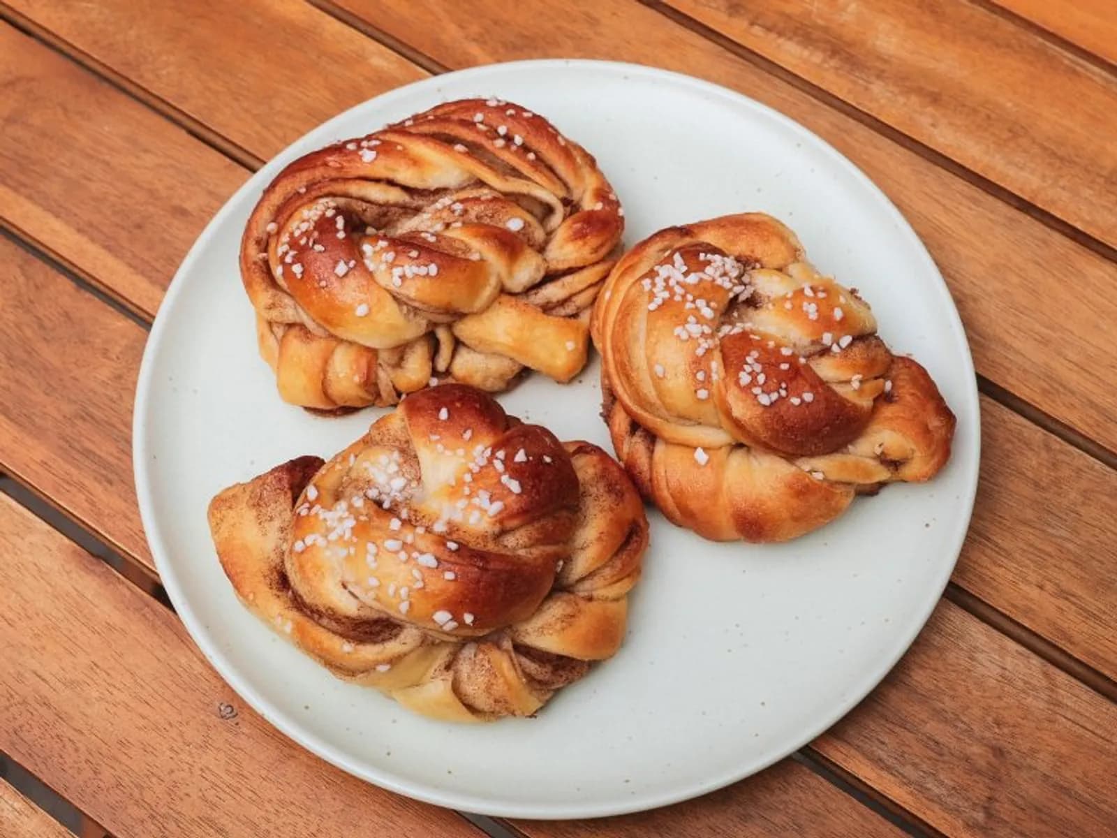 Булочка с корицей и кардамоном