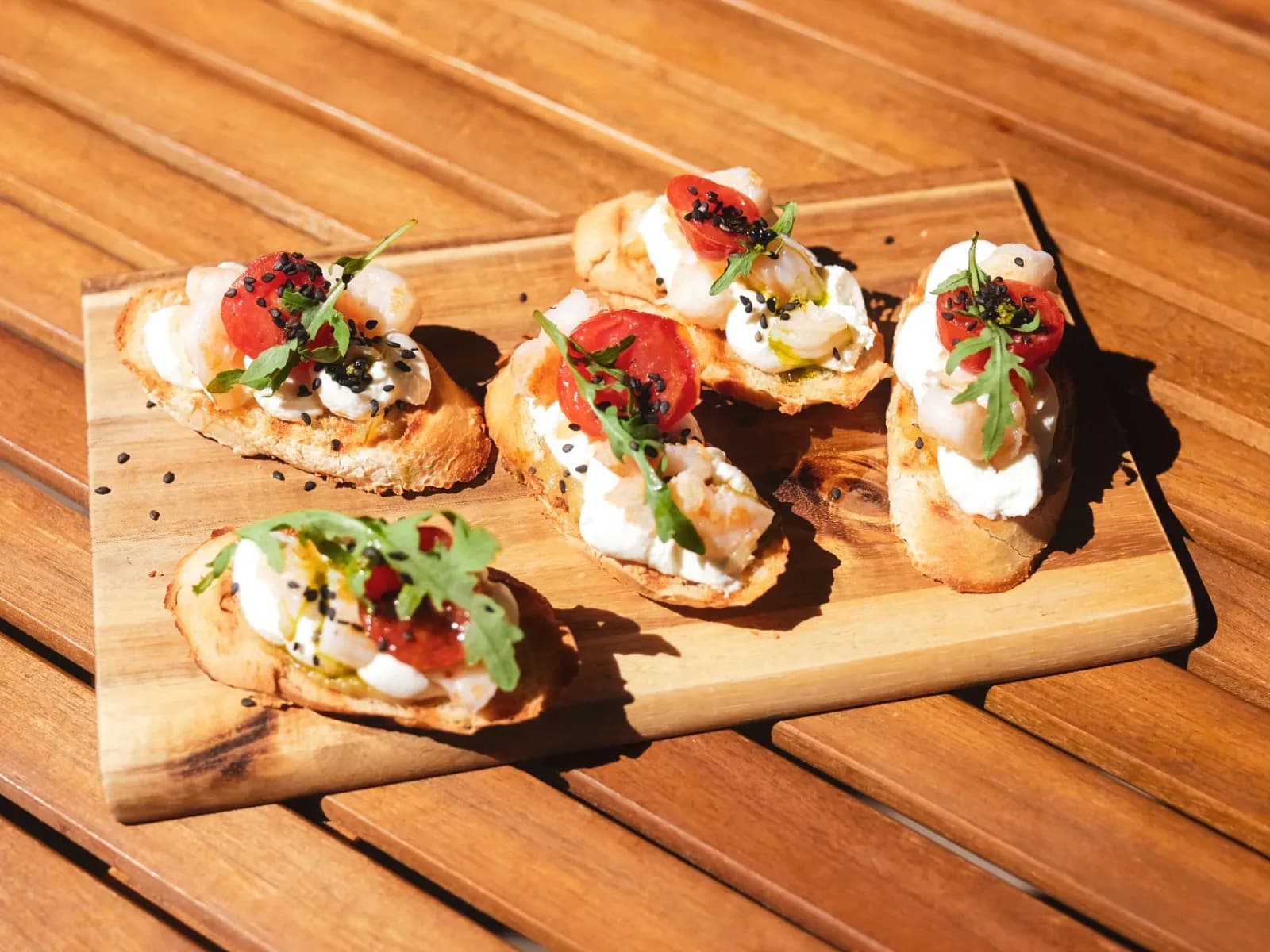 Брускетта с креветками